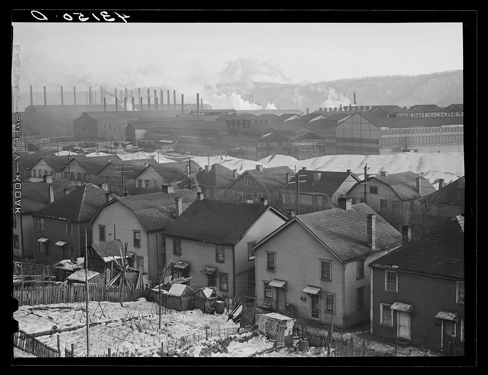 Houses and Pittsburgh Crucible Steel Company in Midland, Pennsylvania. Sourced from the Library of Congress.