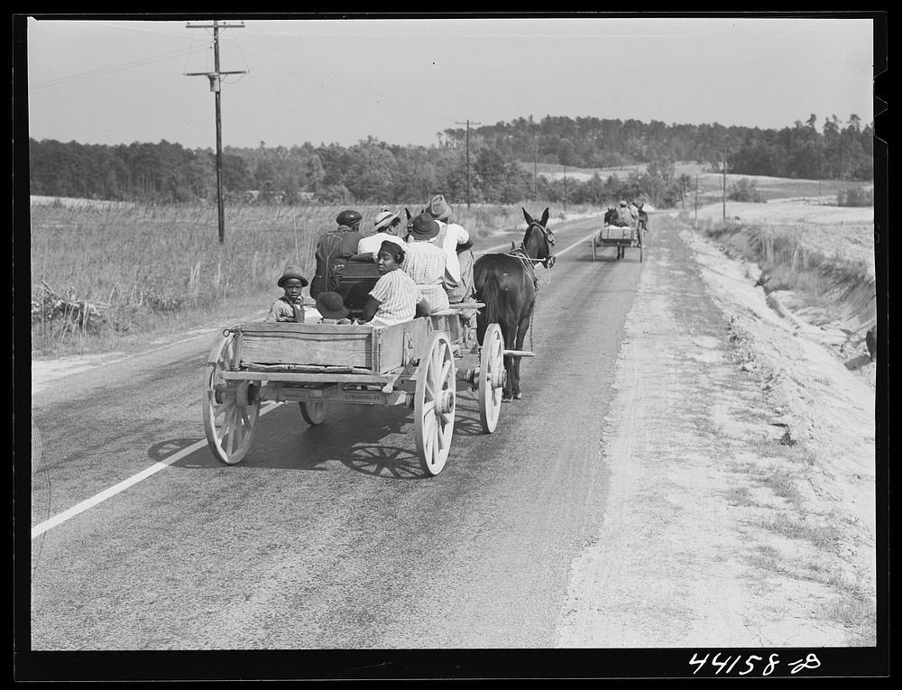 Going to town on Saturday afternoon. Greene County, Georgia. Sourced from the Library of Congress.