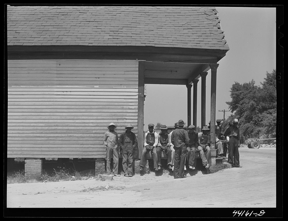 [Untitled photo, possibly related to: Saturday afternoon crowds in Siloam. Greene County, Georgia]. Sourced from the Library…