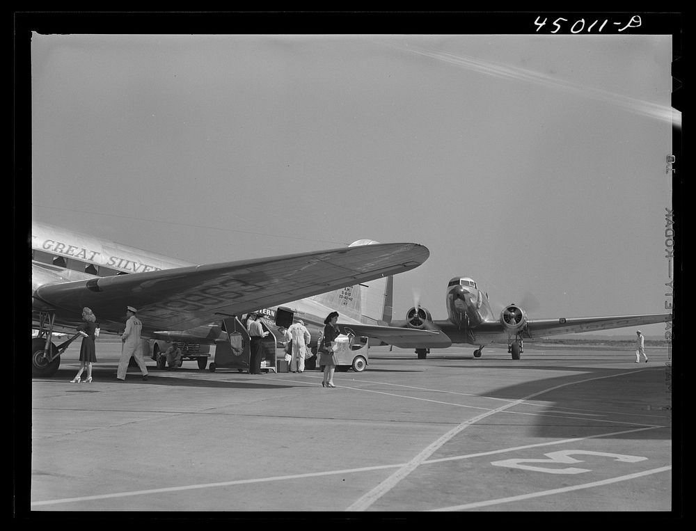 An airliner coming in. Washington, D.C. municipal airport. Sourced from the Library of Congress.