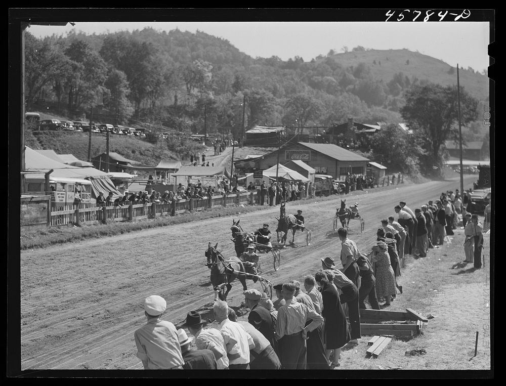 Sulky races at World's Fair in Tunbridge, Vermont. Sourced from the Library of Congress.