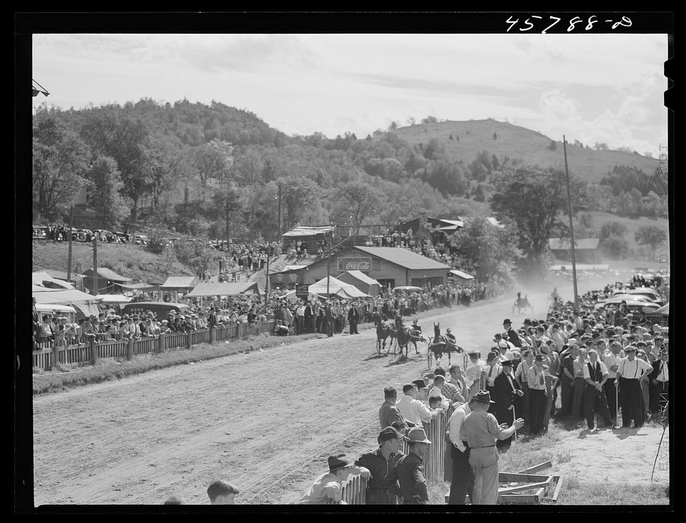 Sulky races at the World's Fair at Tunbridge, Vermont. Sourced from the Library of Congress.
