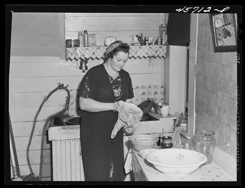 Mrs. Gaynor washing dishes on their farm near Fairfield, Vermont. Sourced from the Library of Congress.