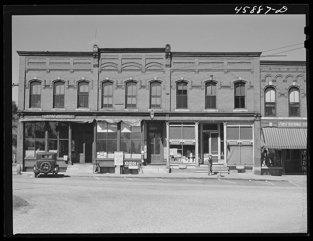 [Untitled photo, possibly related to: South Royalton, Vermont. The main street]. Sourced from the Library of Congress.