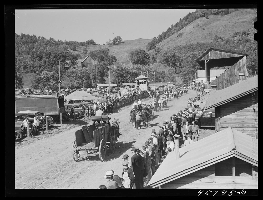 The parade at the World's Fair at Tunbridge, Vermont. Sourced from the Library of Congress.