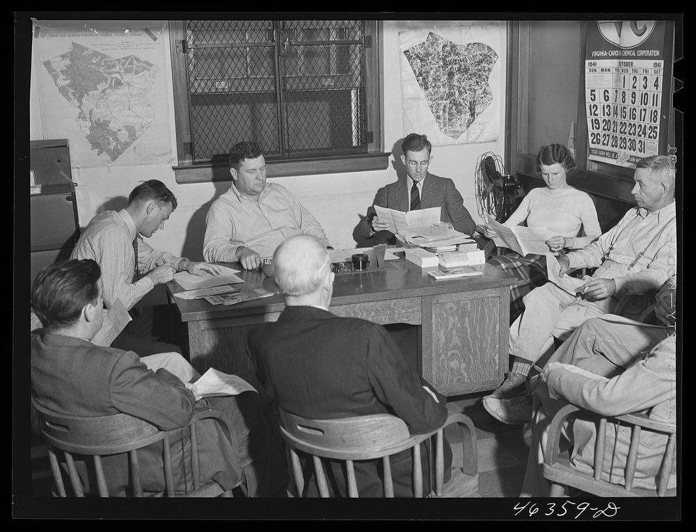[Untitled photo, possibly related to: A meeting to discuss defense and agricultural problems being held at the county agents…