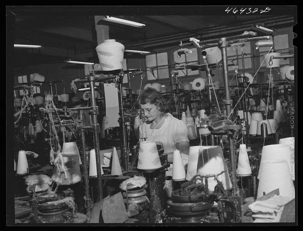 In the textile mill in Union Point Greene County, Georgia. Sourced from the Library of Congress.
