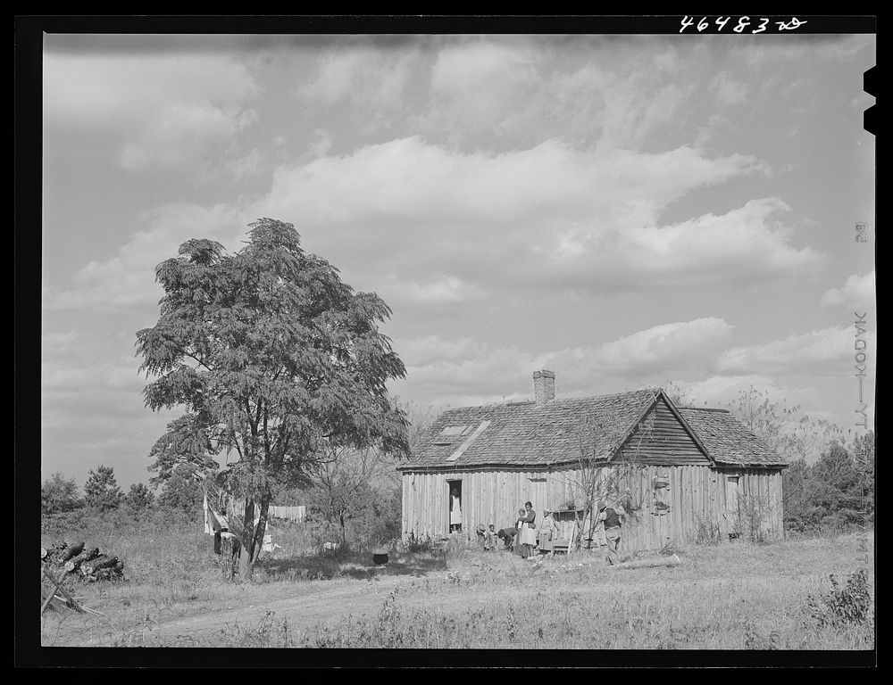 House on the road near Woodville, Greene County, Georgia. Sourced from the Library of Congress.