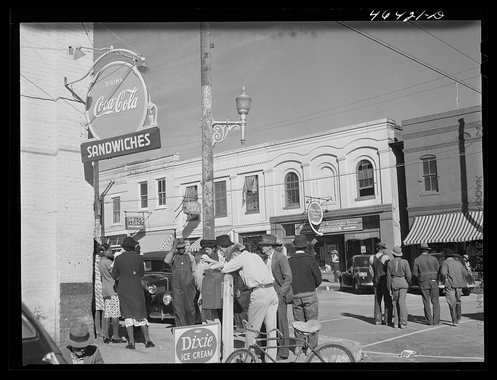 Greensboro on a Saturday afternoon, Greene County, Georgia. Sourced from the Library of Congress.