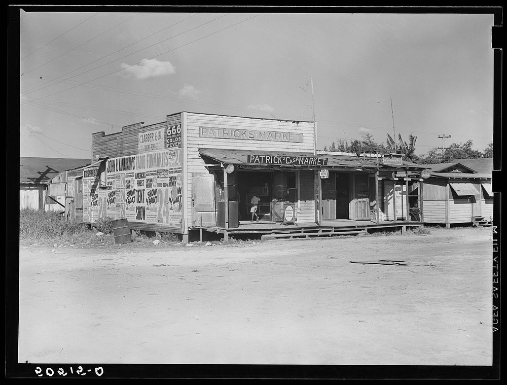 Grocery store.  section, Belle Glade, Florida. Sourced from the Library of Congress.