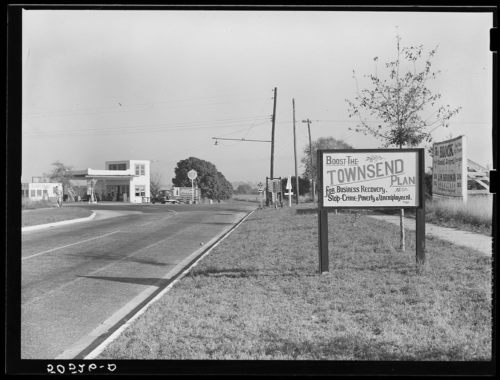 Sign along highway near Frostproof, Florida. Sourced from the Library of Congress.
