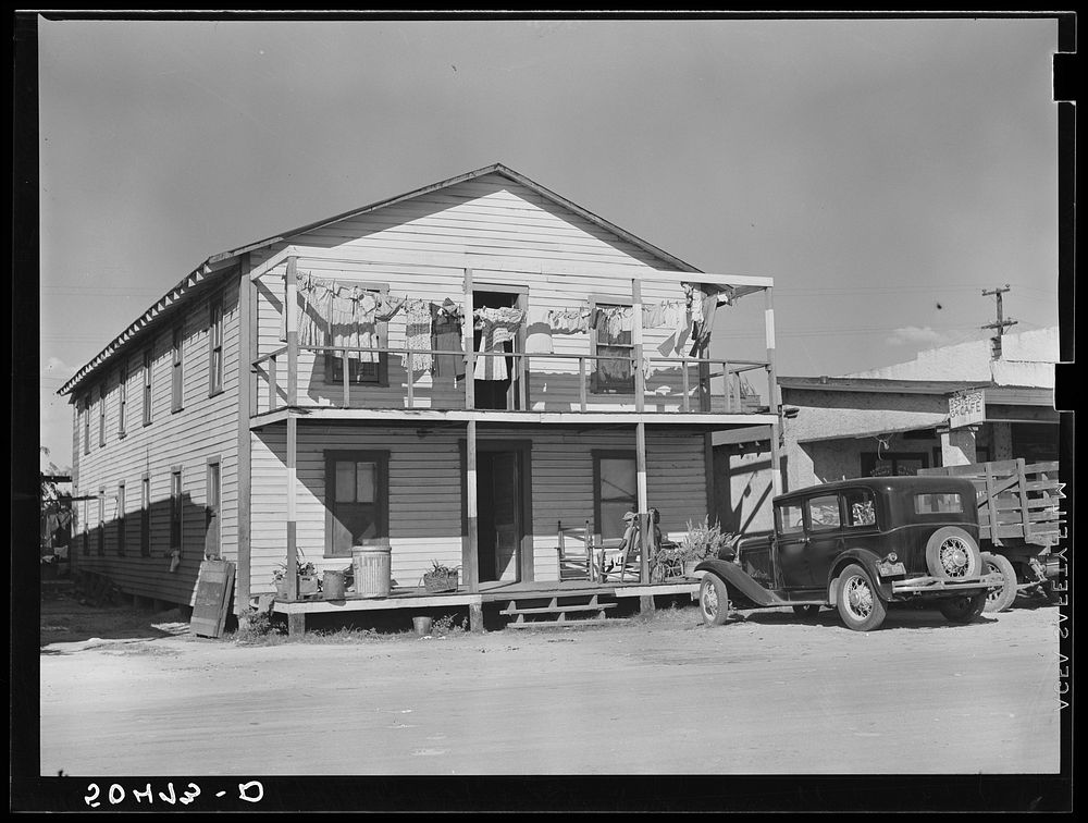  rooming house. Belle Glade, Florida. Sourced from the Library of Congress.