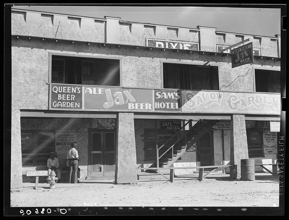Hotel and rooming house "juke joint" in  section. Belle Glade, Florida. Sourced from the Library of Congress.
