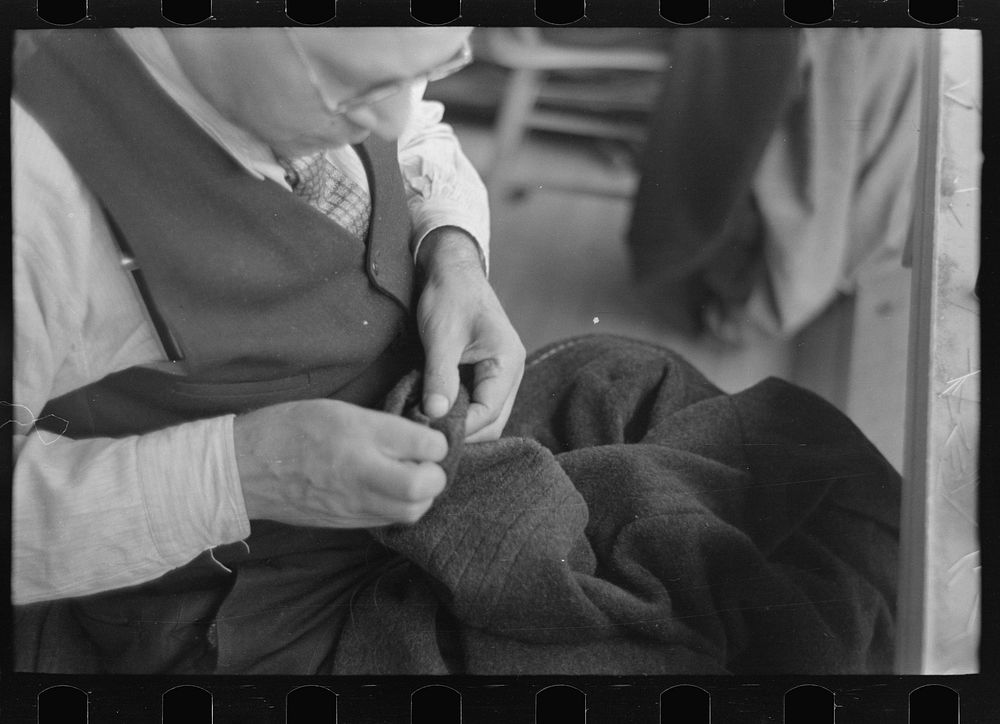 [Untitled photo, possibly related to: Tailor cutting cloth, Jersey Homesteads factory, Hightstown, New Jersey] by Russell Lee