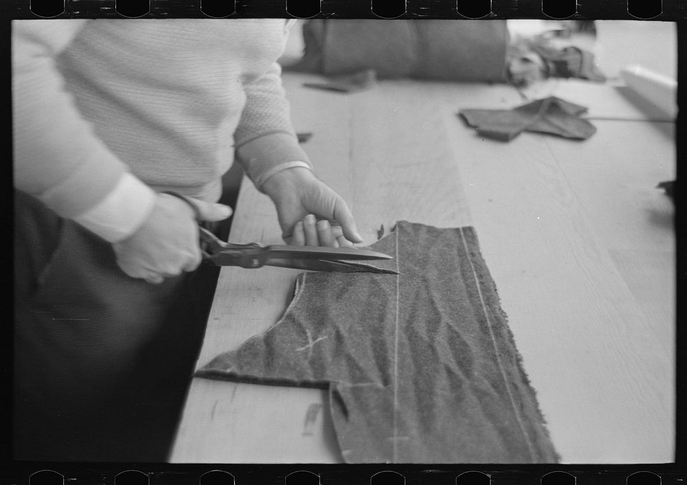 Closeup of cutter's hands (cutting cloth), Jersey Homesteads, Hightstown, New Jersey by Russell Lee