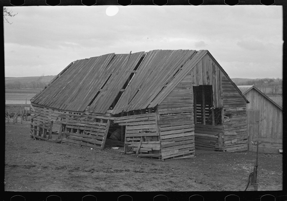 Corncrib on Theodore Eickholt farm, Miller Township, Woodbury County, Iowa by Russell Lee