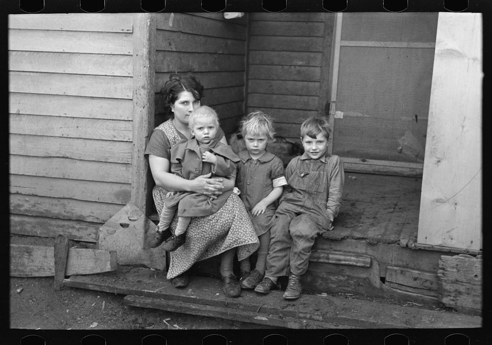 Mrs. Theodore Eickholt and her three children, Miller Township, Woodbury County, Iowa by Russell Lee