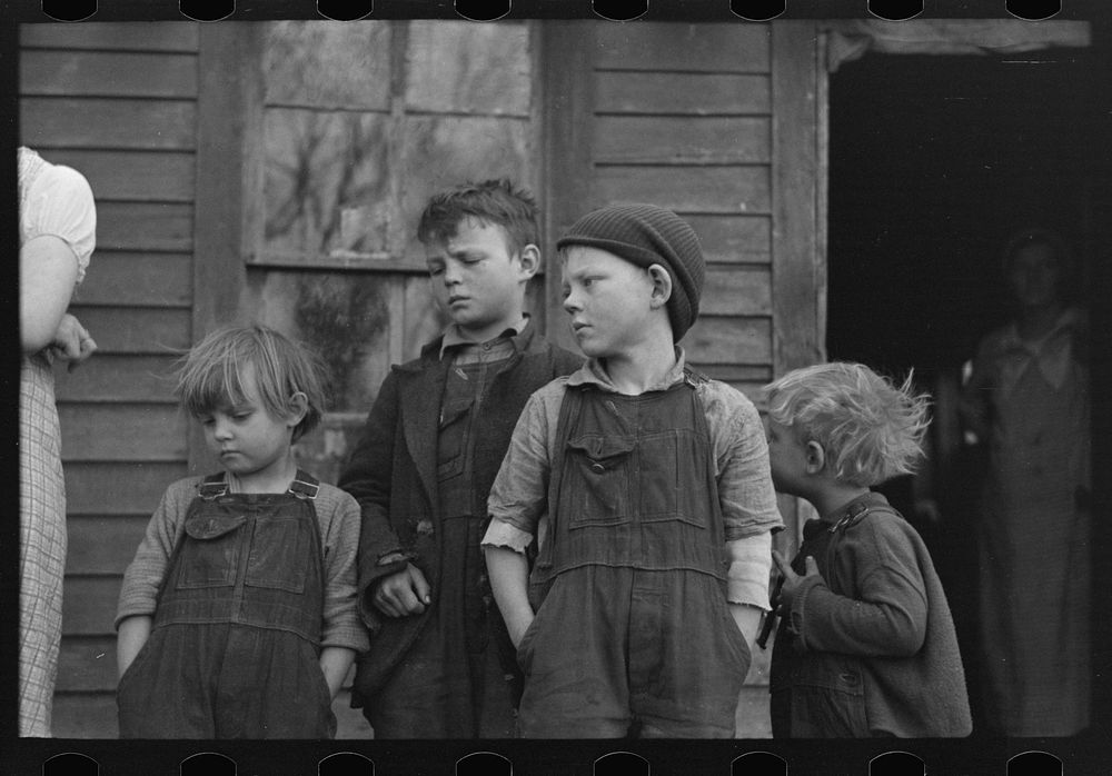 Children of Frank Moody, Miller Township, Woodbury County, Iowa by Russell Lee
