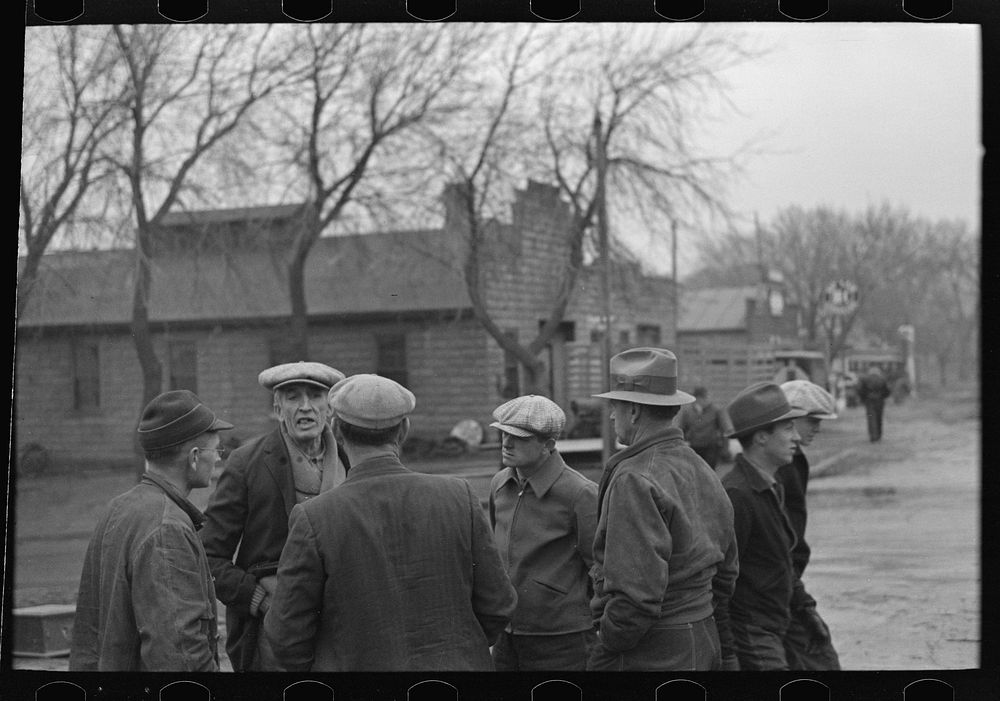 Group of farmers on sale day, Mapleton, Iowa by Russell Lee
