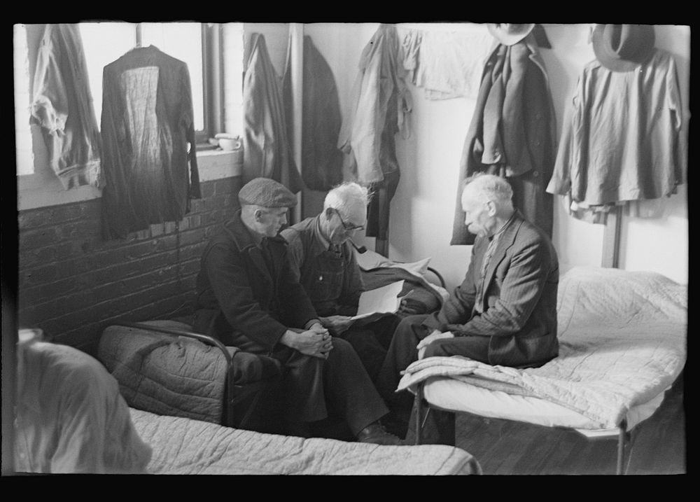 [Untitled photo, possibly related to: Man reading to fellow inmates, homeless men's bureau, Sioux City, Iowa] by Russell Lee