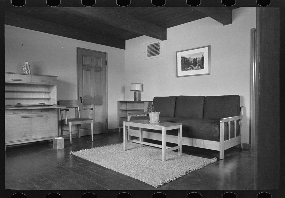 Living room in the model house at Greendale, Wisconsin by Russell Lee