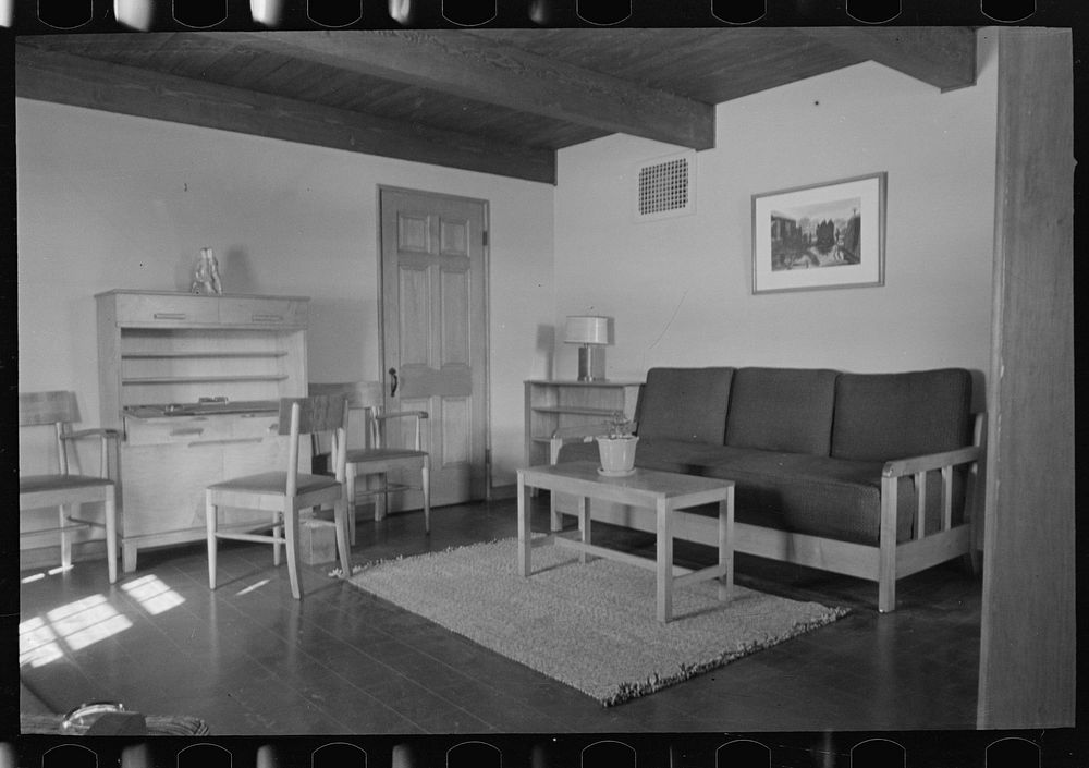 [Untitled photo, possibly related to: Living room in the model house at Greendale, Wisconsin] by Russell Lee