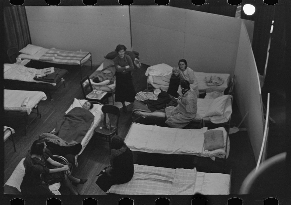 [Untitled photo, possibly related to: Visiting day in an improvised hospital for flood refugees at Sikeston, Missouri] by…
