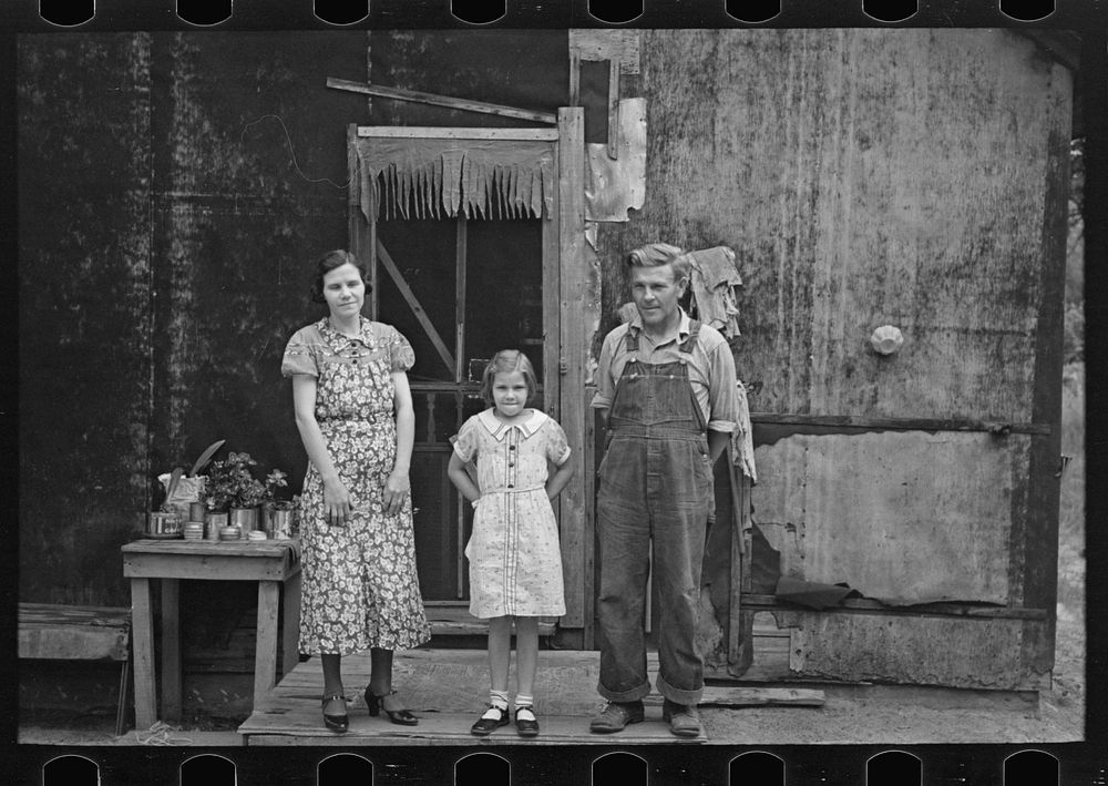 Family of Henry McPeak, near Black River Falls, Wisconsin by Russell Lee