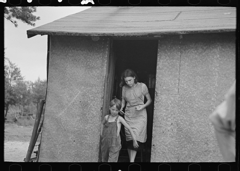 [Untitled photo, possibly related to: Art Simplot's children, near Black River Falls, Wisconsin] by Russell Lee