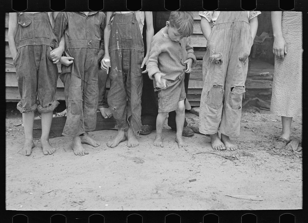 [Untitled photo, possibly related to: The Earl Taylor family near Black River Falls, Wisconsin] by Russell Lee