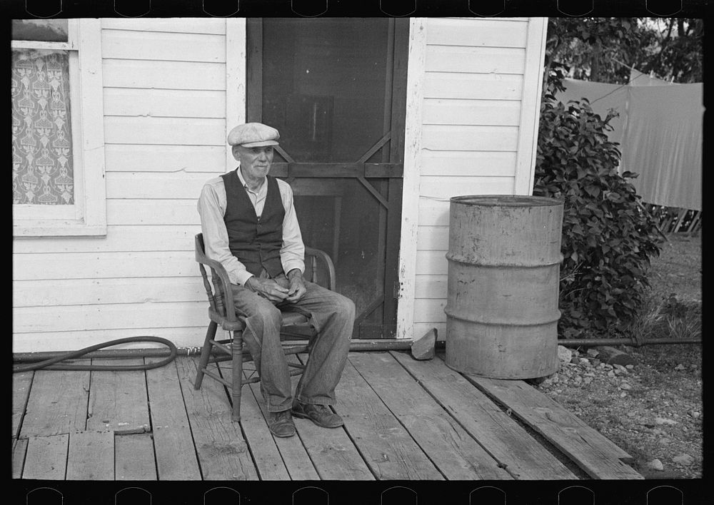 Old resident Winton, Minnesota. He | Free Photo - rawpixel