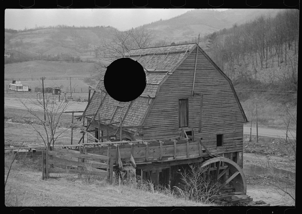 [Untitled photo, possibly related to: Detail of gristmill on way to Skyline Drive, Virginia] by Russell Lee