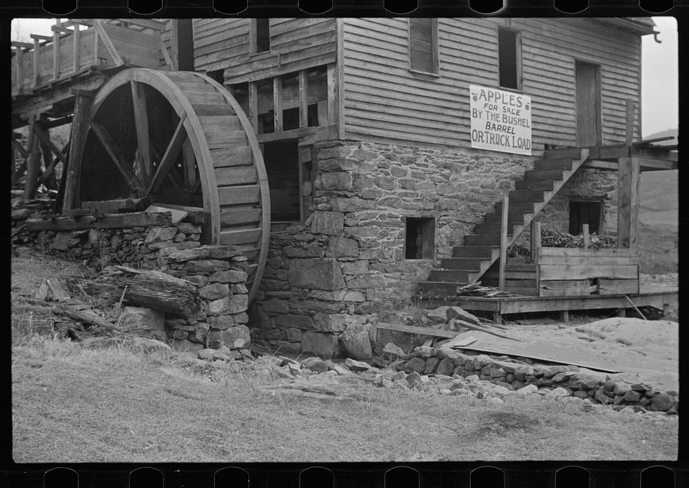 [Untitled photo, possibly related to: Detail of gristmill on way to Skyline Drive, Virginia] by Russell Lee