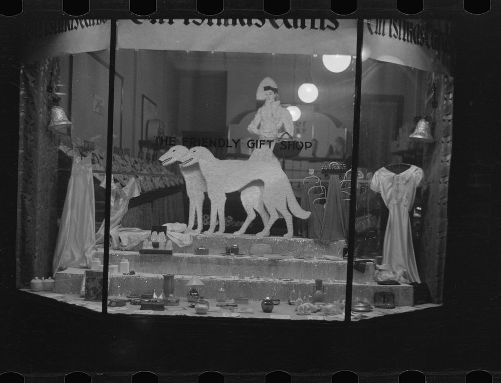Gift shop window, Washington, D.C. by Russell Lee