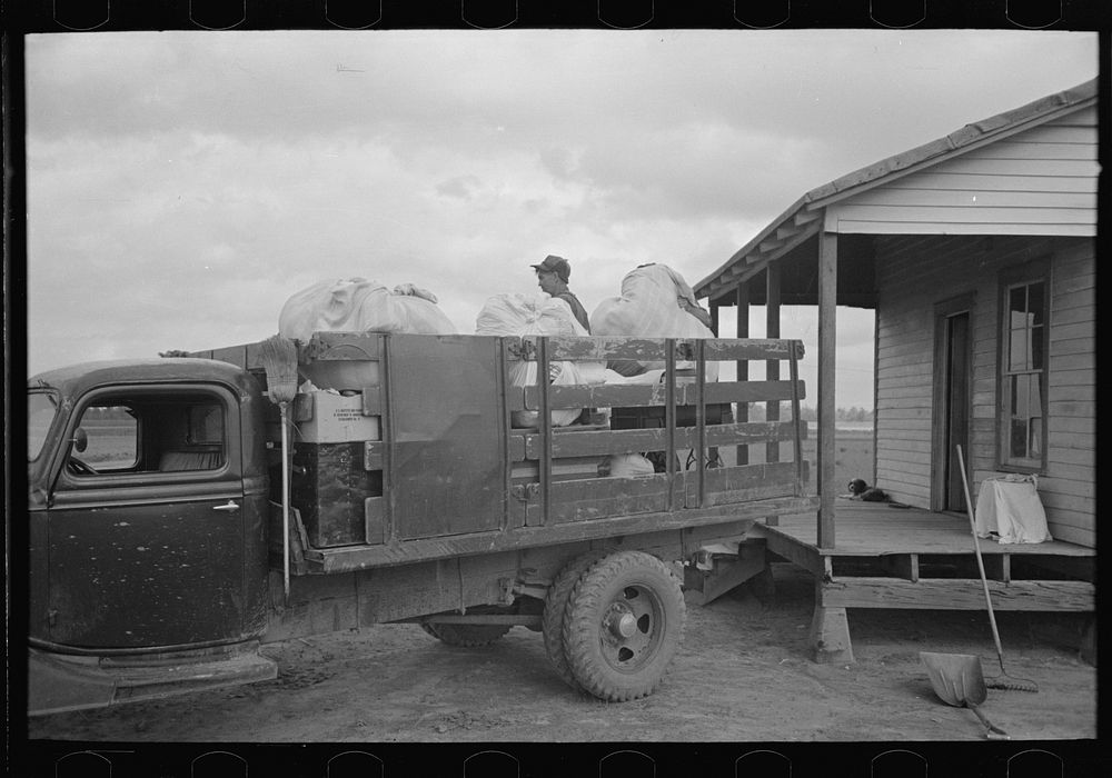 Southeast Missouri Farms. Moving from old home to new by Russell Lee