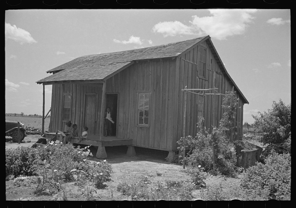 [Untitled photo, possibly related to: Sharecropper home, New Madrid County, Missouri] by Russell Lee