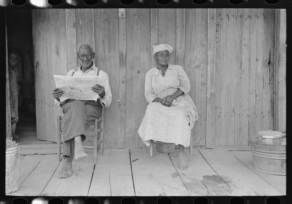 Husband and wife, old sharecroppers, New Madrid County, Missouri by Russell Lee