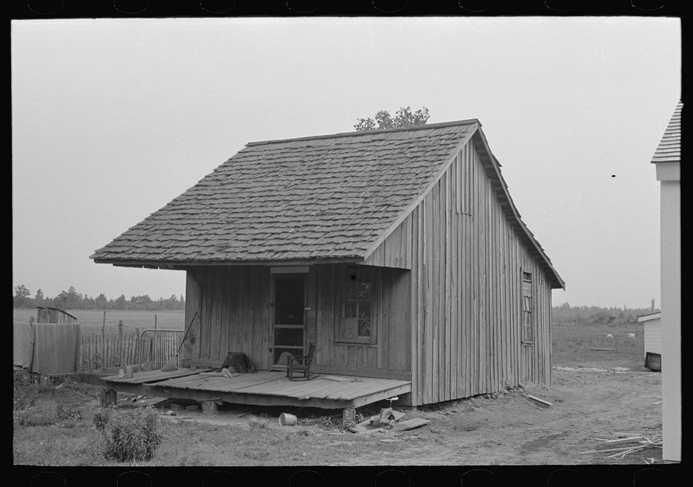 [Untitled photo, possibly related to: Sharecropper cabin, Southeast Missouri Farms] by Russell Lee