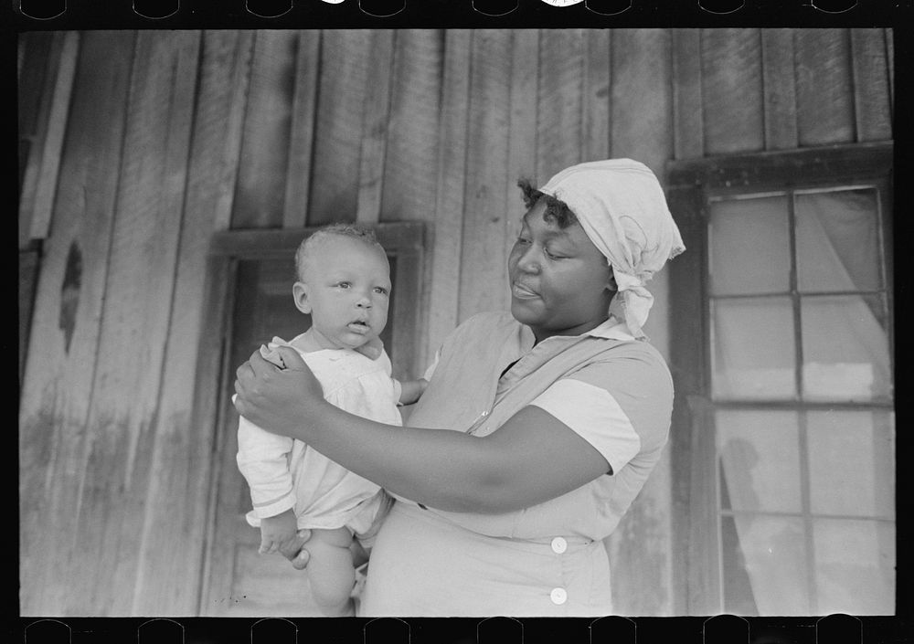 [Untitled photo, possibly related to: New Madrid County, Missouri. Tub of stringbeans in sharecropper's home] by Russell Lee