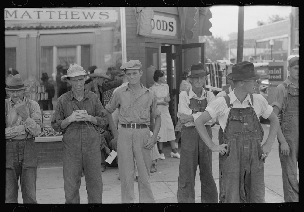Farmers standing in street, Caruthersville, Missouri by Russell Lee