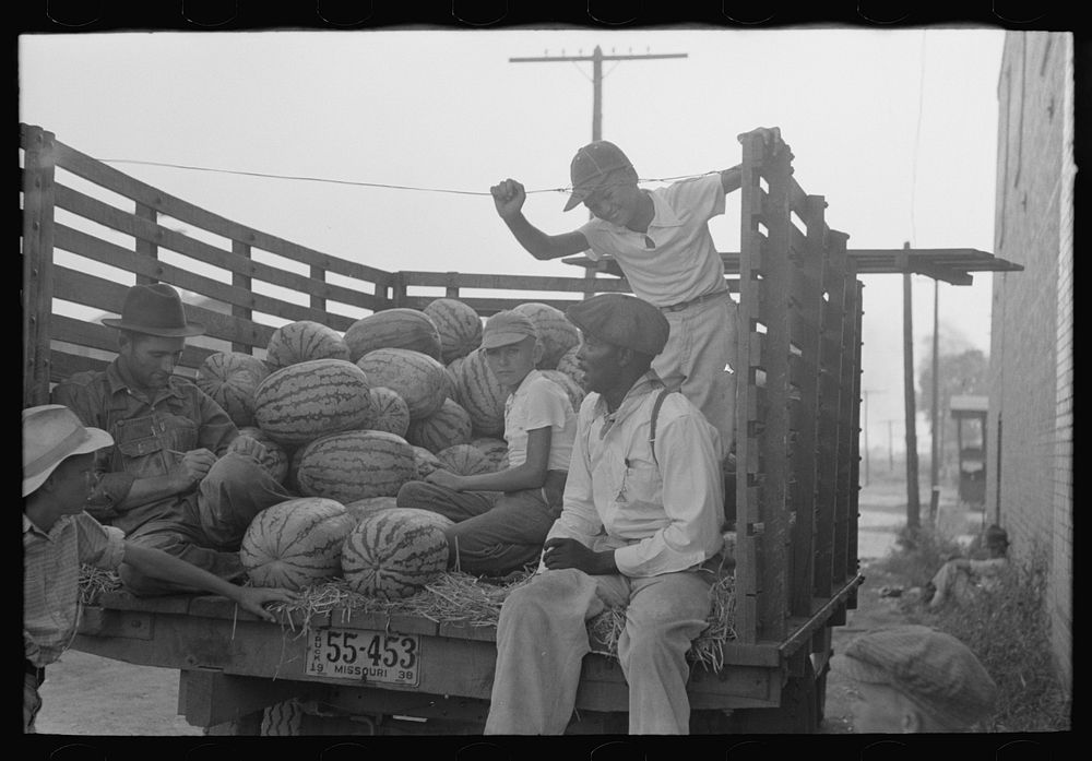 [Watermelons for sale, Saturday afternoon], Steele, Missouri by Russell Lee