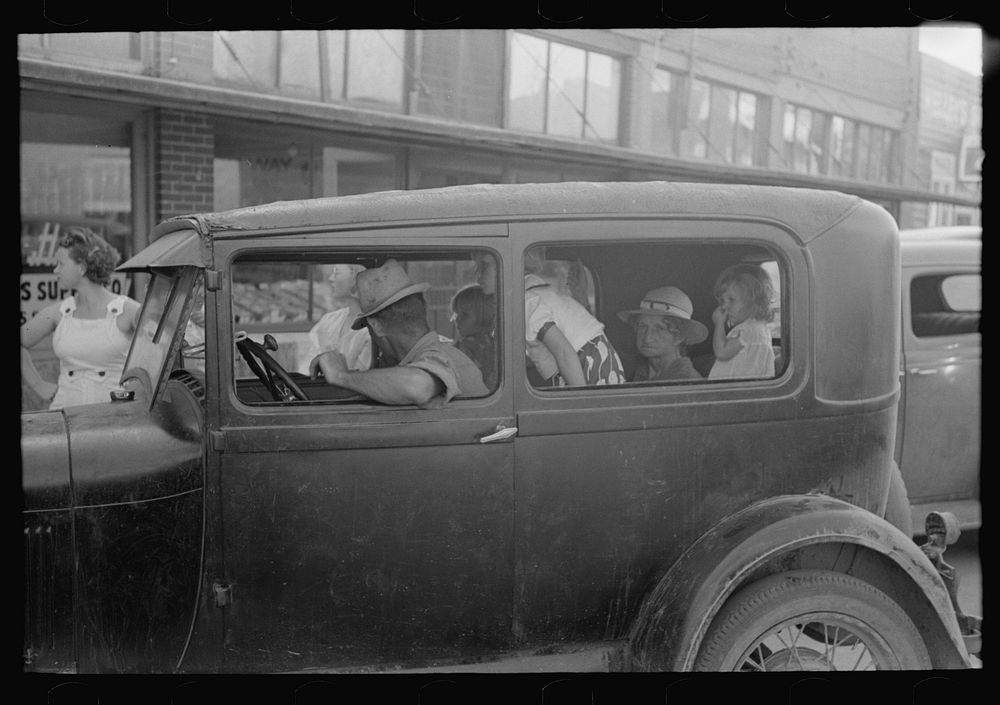 [Untitled photo, possibly related to: Children sitting on fenders of car, Steele, Missouri] by Russell Lee
