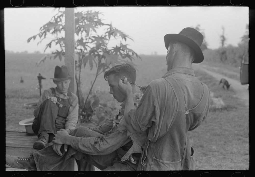 Farmer cutting his brother's hair, near Caruthersville, Missouri by Russell Lee