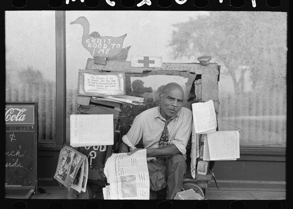 Newsstand, Memphis, Tennessee by Russell Lee