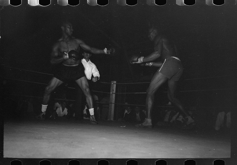 [Untitled photo, possibly related to: Start of an amateur boxing match, Rayne, Louisiana] by Russell Lee