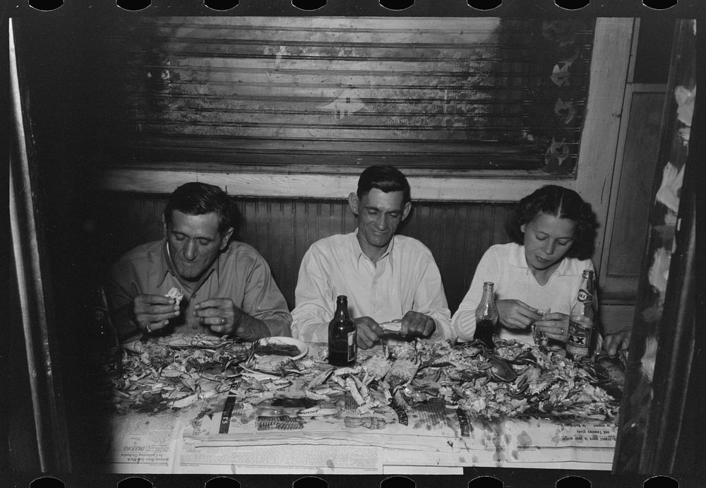 [Untitled photo, possibly related to: Crab boil, Raceland, Louisiana] by Russell Lee