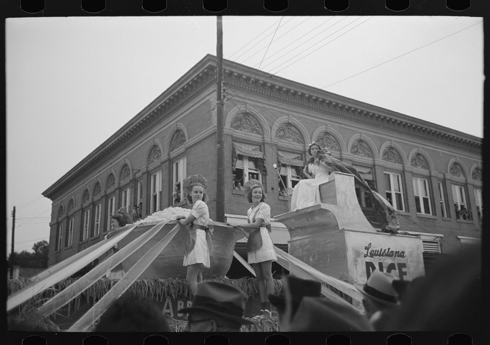 [Untitled photo, possibly related to: Float with large bowl of rice, National Rice Festival, Crowley, Louisiana] by Russell…