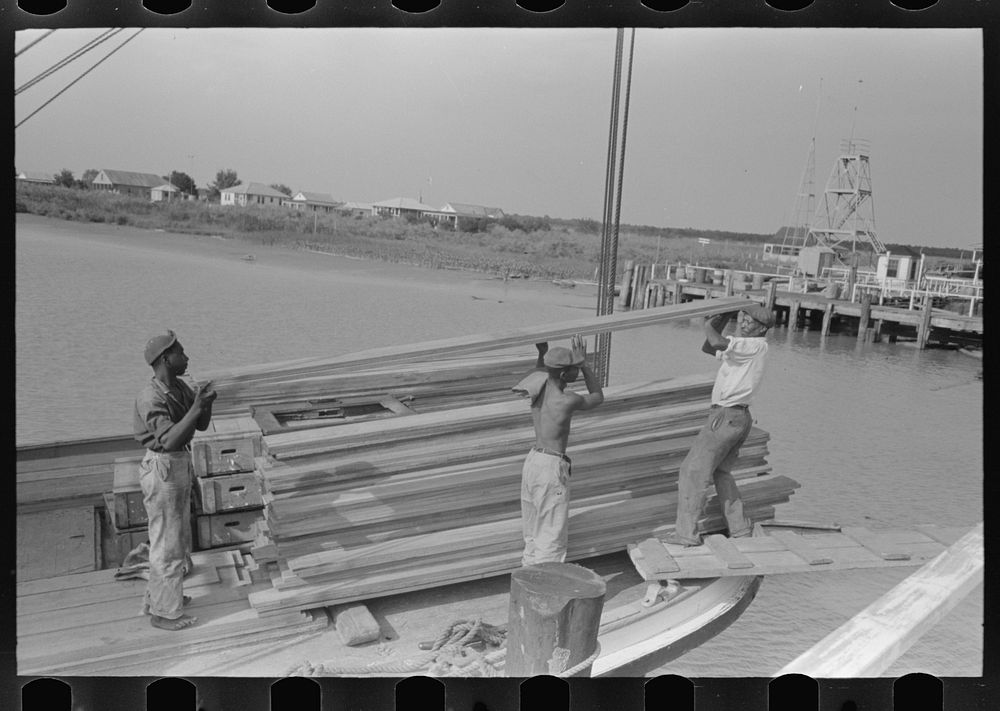 [Untitled photo, possibly related to:  stevedores loading stove on boat, Burwood, Louisiana] by Russell Lee