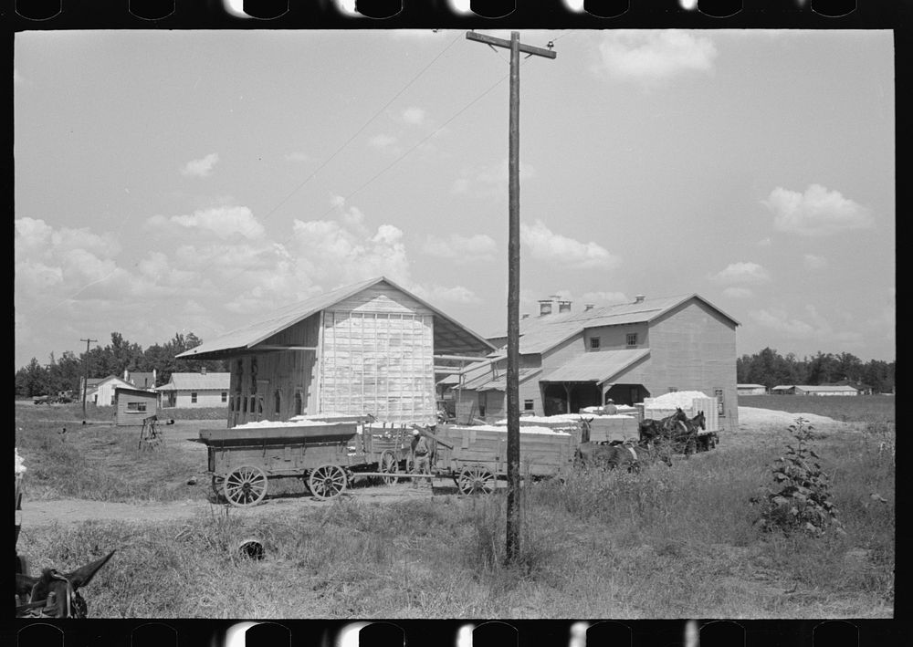 Cotton gin near Lehi, Arkansas by Russell Lee
