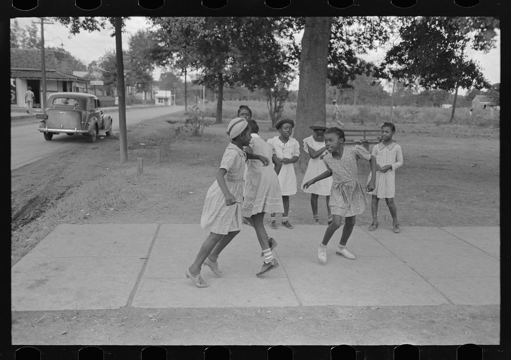 Little  girls playing, Lafayette, Louisiana by Russell Lee